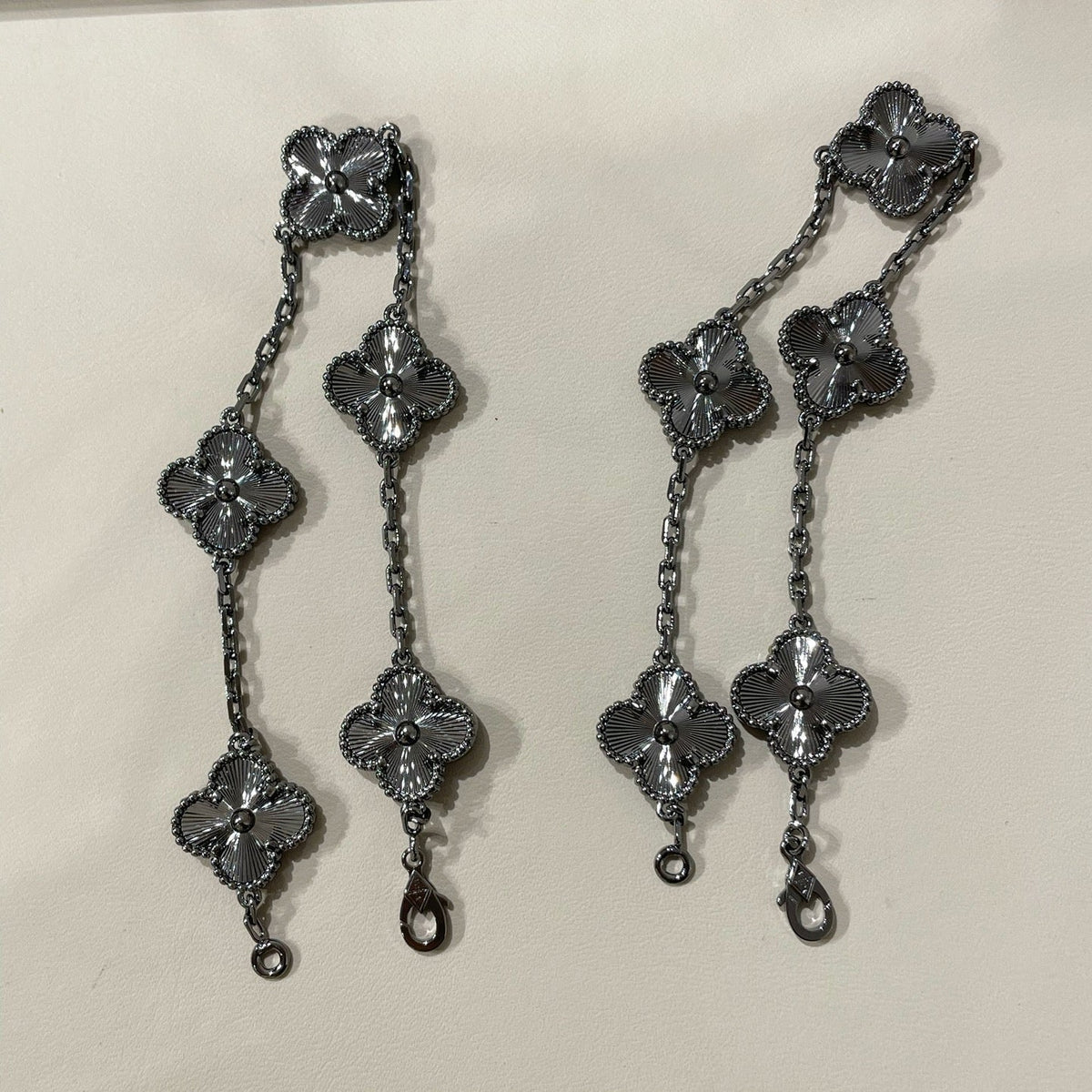 [Spark]CLOVER 5 MOTIF BLACK BRACELET