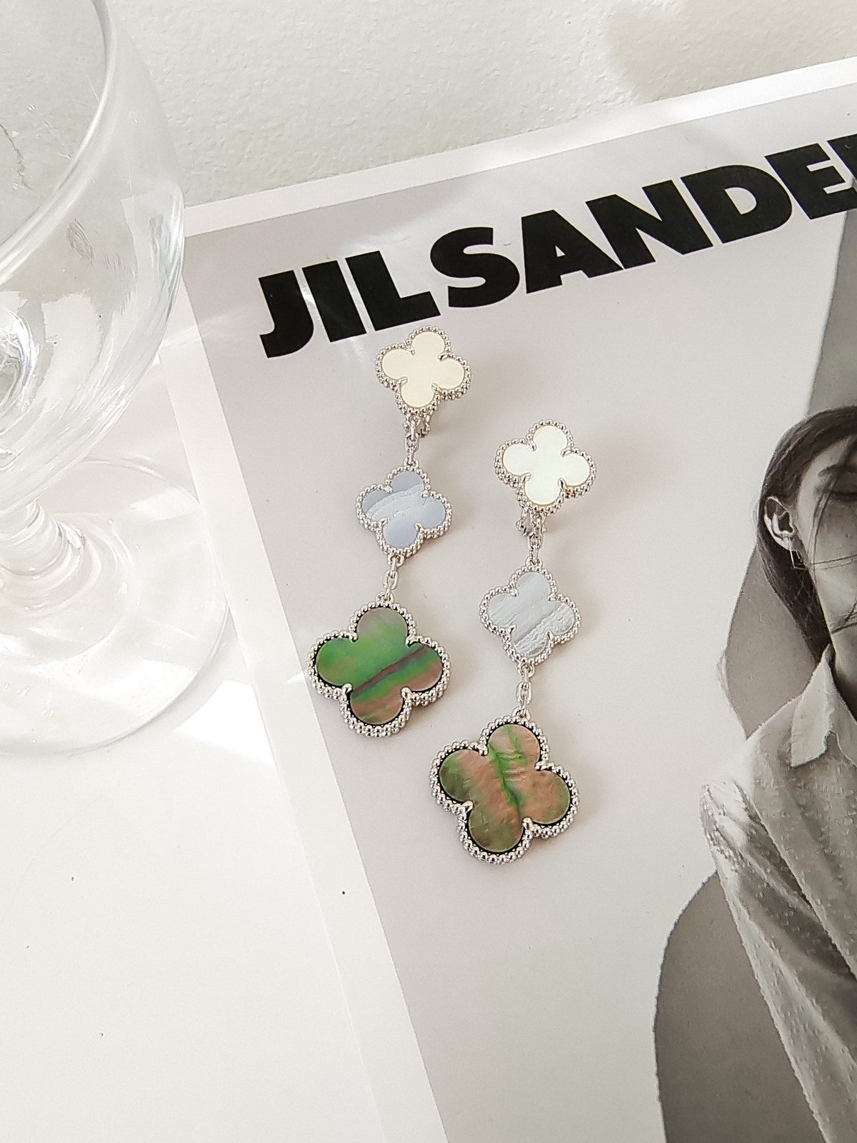 [Spark]CLOVER 3 MOTIFS CHALCEDONY DARK MOP SILVER EARRINGS