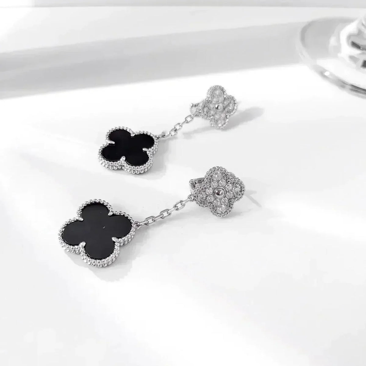 [Spark]CLOVER 2 MOTIFS  DIAMOND ONYX EARRINGS SILVER