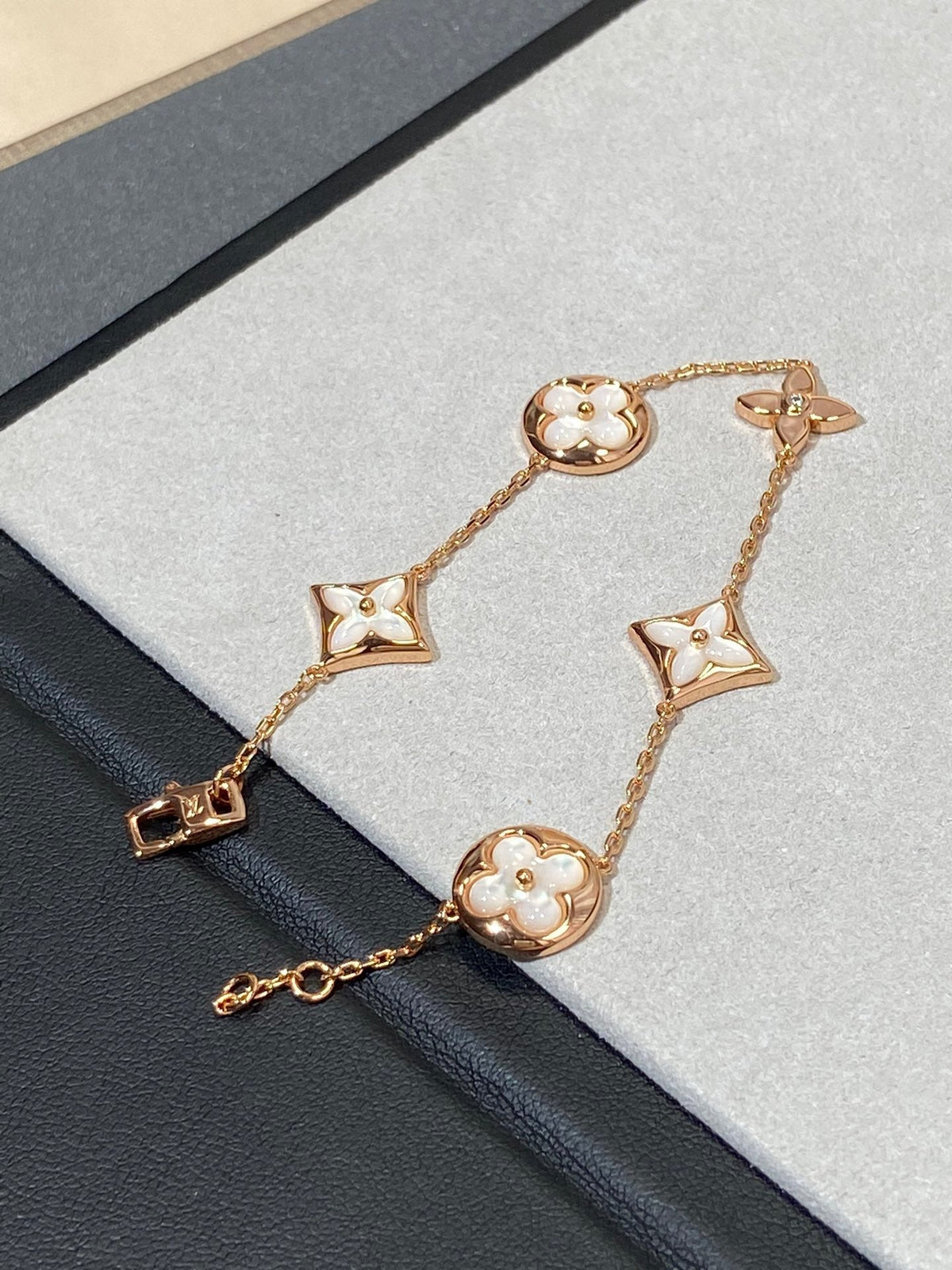 [Spark]STAR AND SUN 5 MOTIF MOP PINK GOLD BRACELET