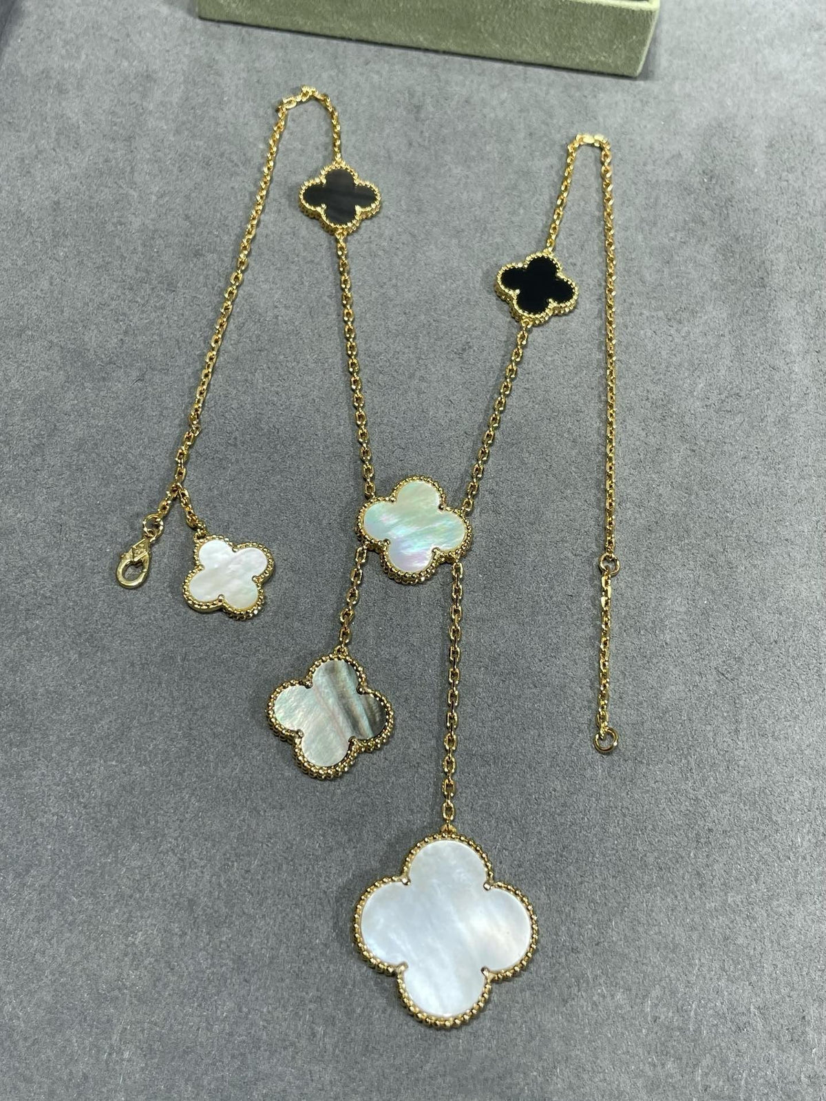[Spark]CLOVER 6 MOTIF MOP ONYX GOLD NECKLACE
