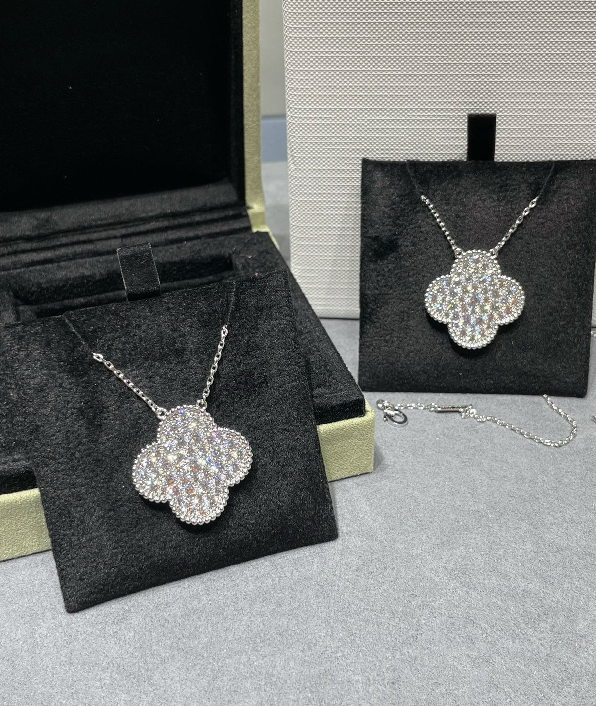 [Spark]CLOVER 25MM LARGE PENDANT DIAMOND PAVED SILVER NECKLACE
