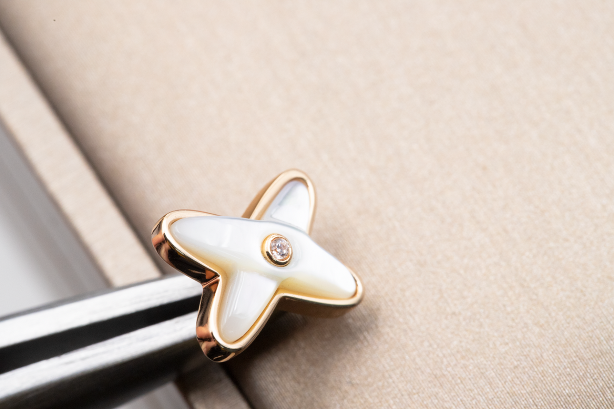 [Spark]JEUX DE WHITE MOP PINK GOLD DIAMOND EARRINGS