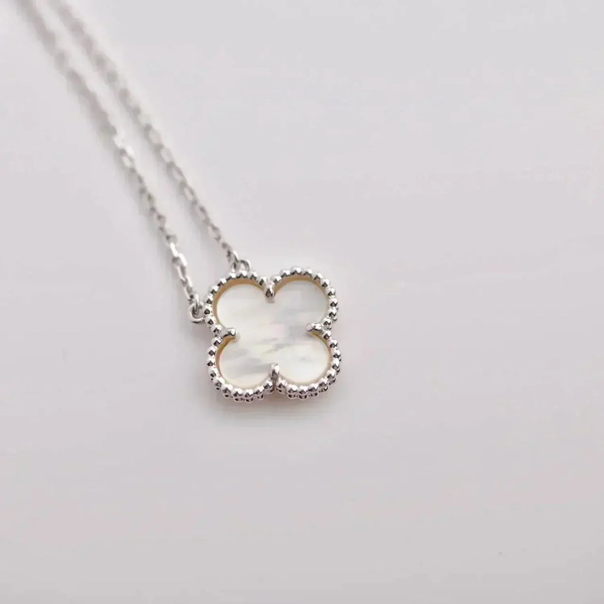 [Spark]CLOVER  15MM WHITE MOTHER-OF-PEARL SILVER